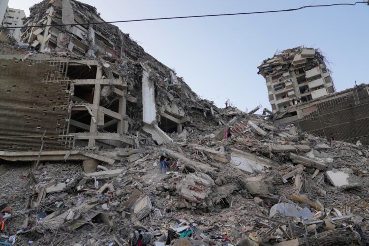 Venezuelans search for missing as earthquake death toll climbs